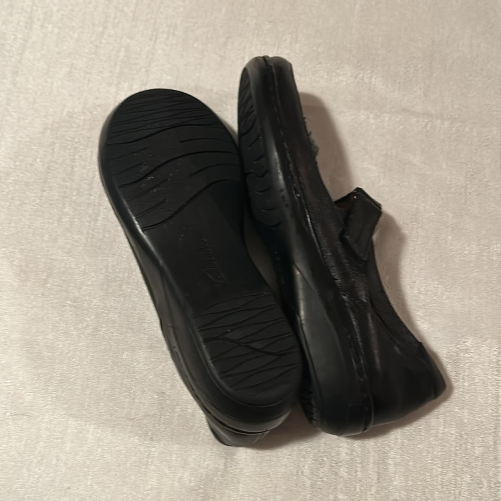 Clarks Collection Rounded Toe Cut Out Loafers - Picture 6 of 6